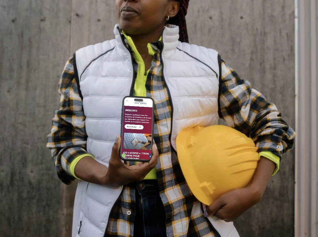 Construction professional browsing the Saint-Gobain site on her phone